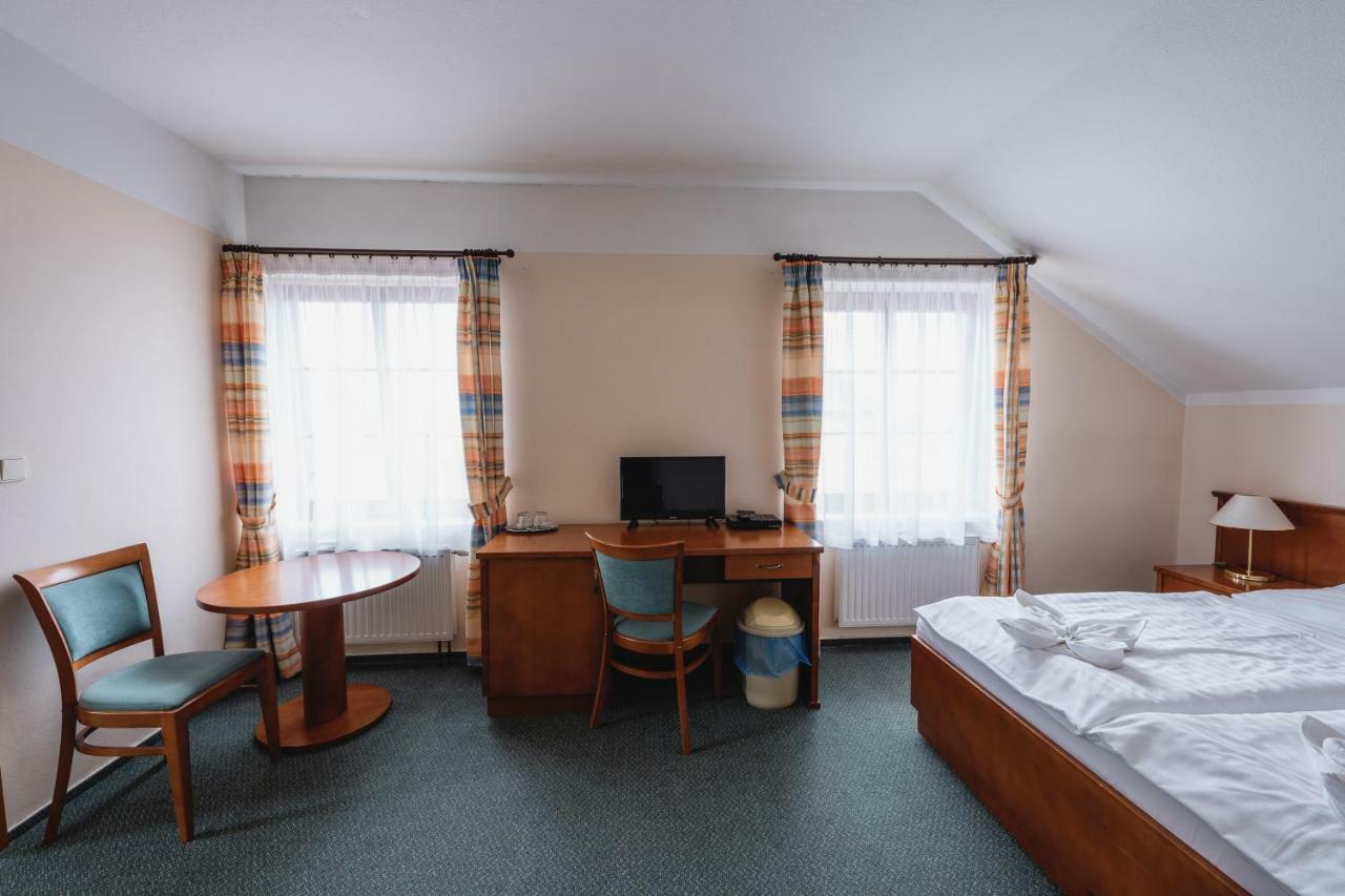 Hotel Taverna Javornik  Bagian luar foto