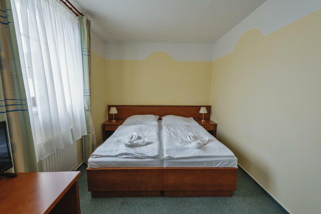 Hotel Taverna Javornik  Bagian luar foto