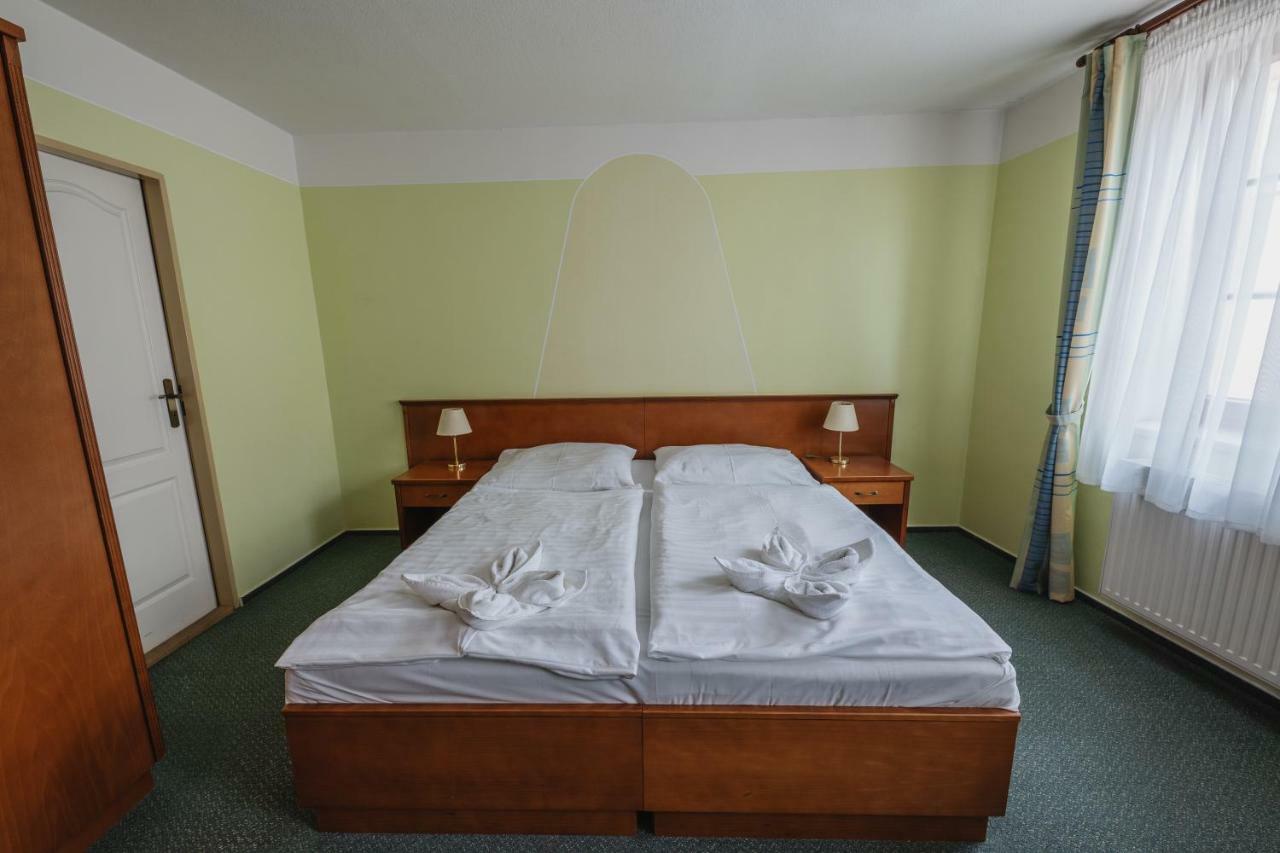 Hotel Taverna Javornik  Bagian luar foto