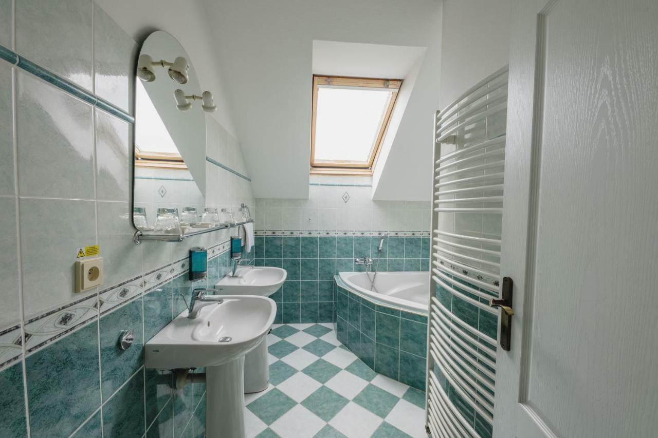 Hotel Taverna Javornik  Bagian luar foto