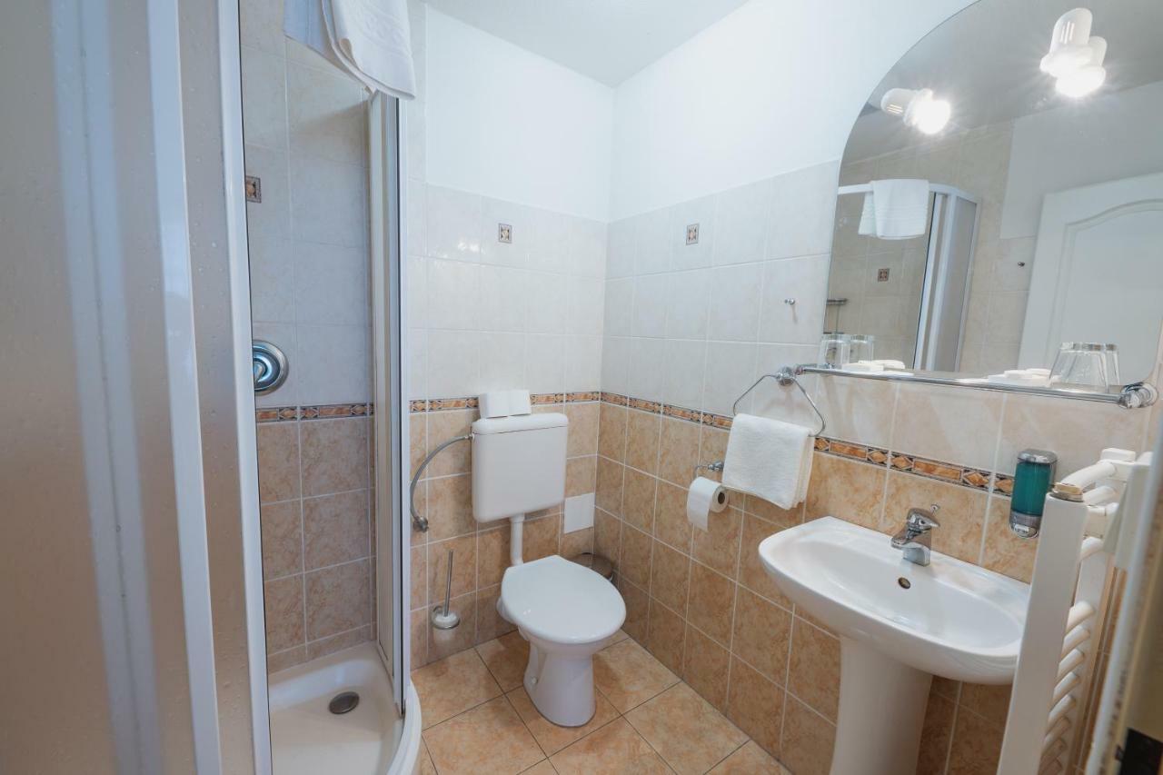 Hotel Taverna Javornik  Bagian luar foto