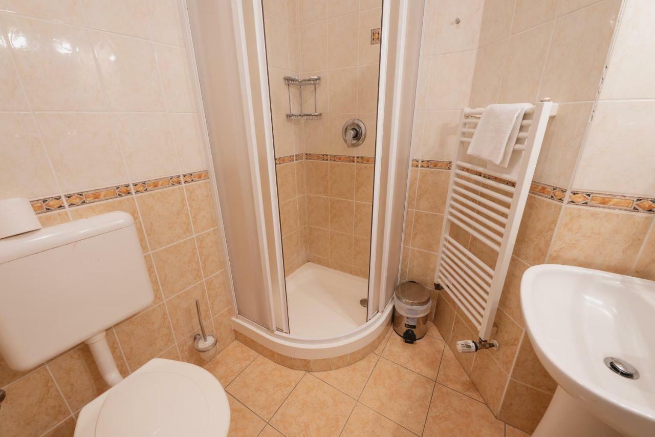 Hotel Taverna Javornik  Bagian luar foto